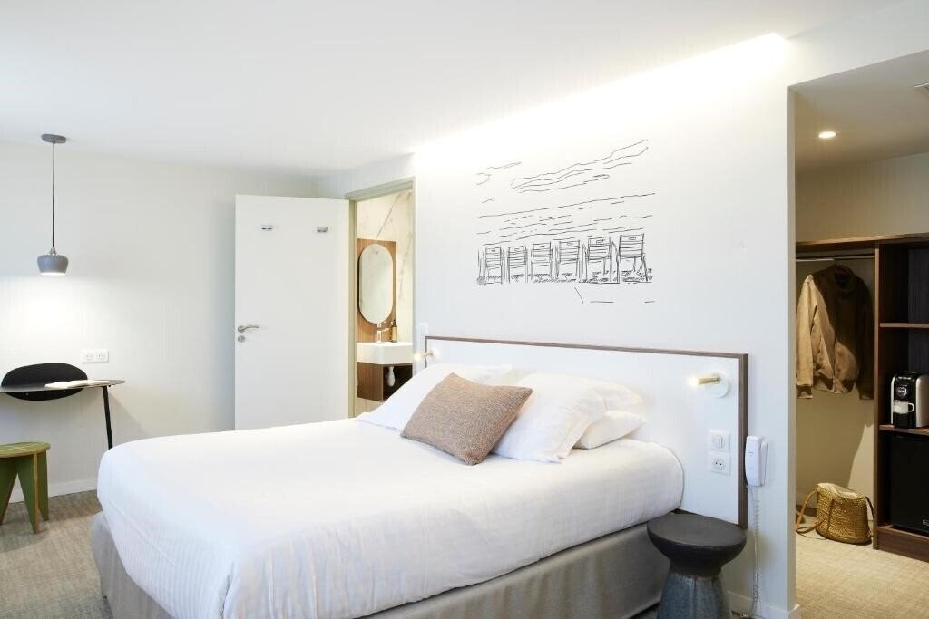 Картинка Kyriad Port 3*