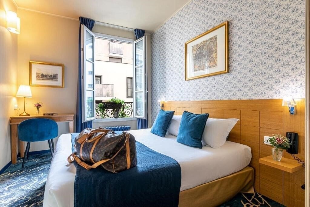 Отель Hotel Romance Malesherbes by Patrick Hayat (ex. Romance Malesherbes Hotel) 3*