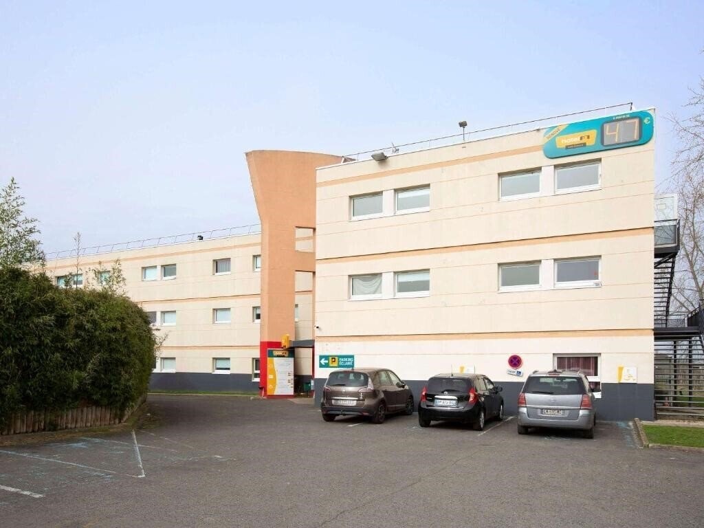 Отель Premiere Classe Nemours 2*