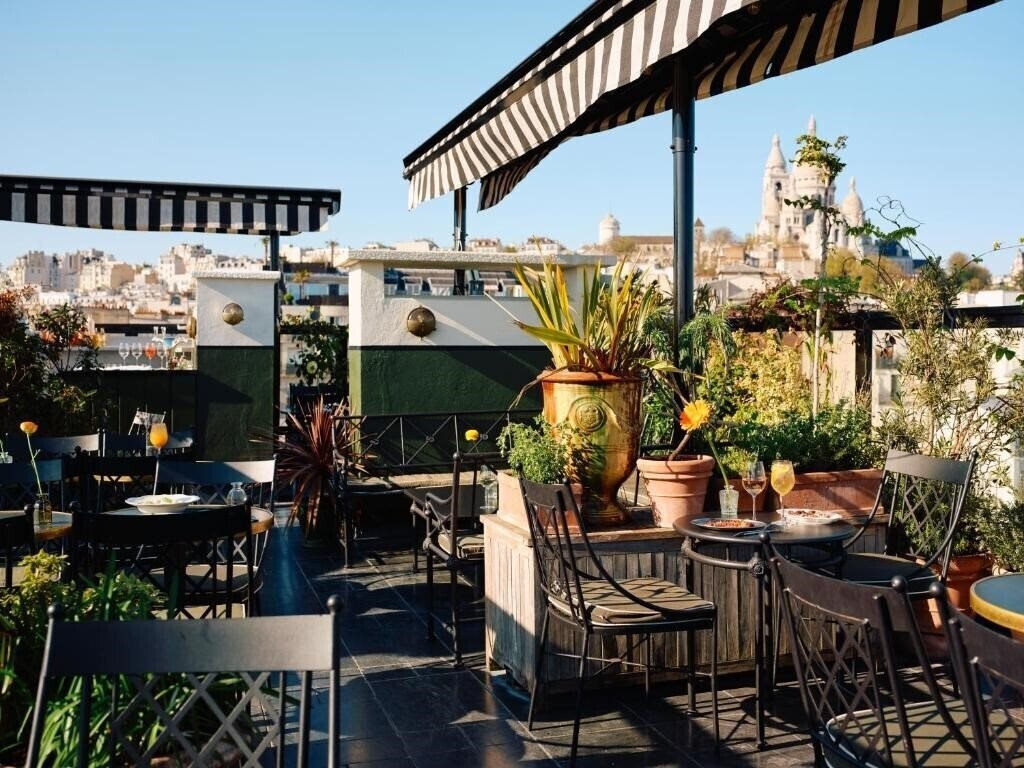 Отель Carlton'S 4*