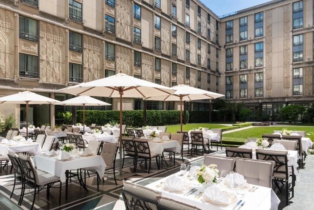 Отель L'Hotel du Collectionneur Arc de Triomphe 5*