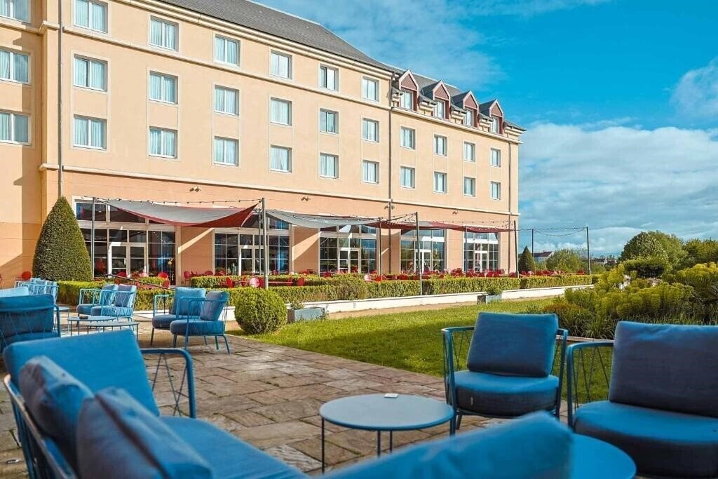 Отель Vienna House Magic Circus 4*