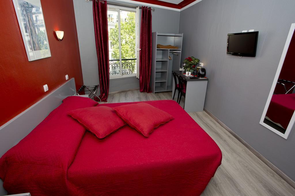 Отель Hipotel Paris Voltaire Bastille 4*