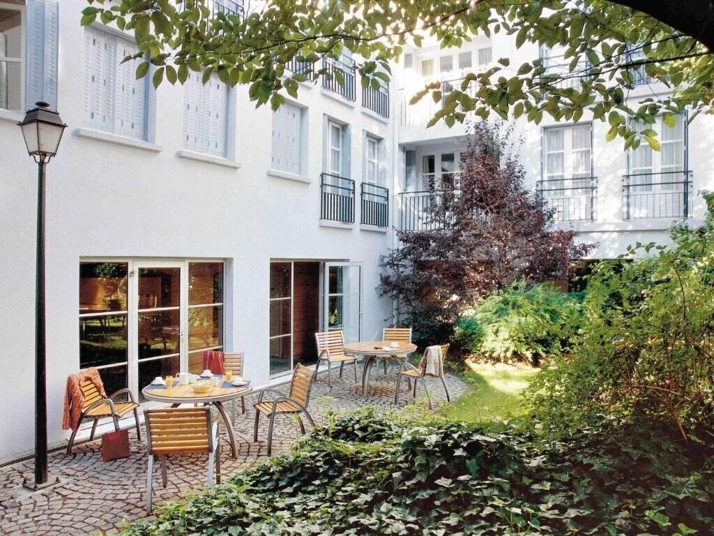 Отель Adagio Aparthotel Paris Montmartre 3*
