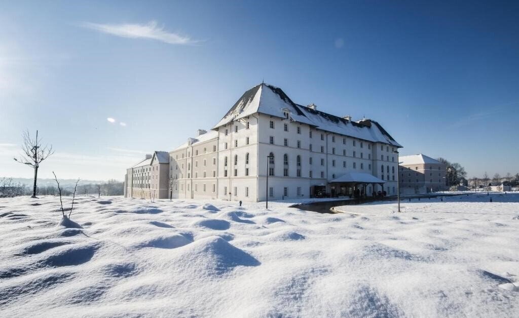 Отель B&B Disneyland 2*