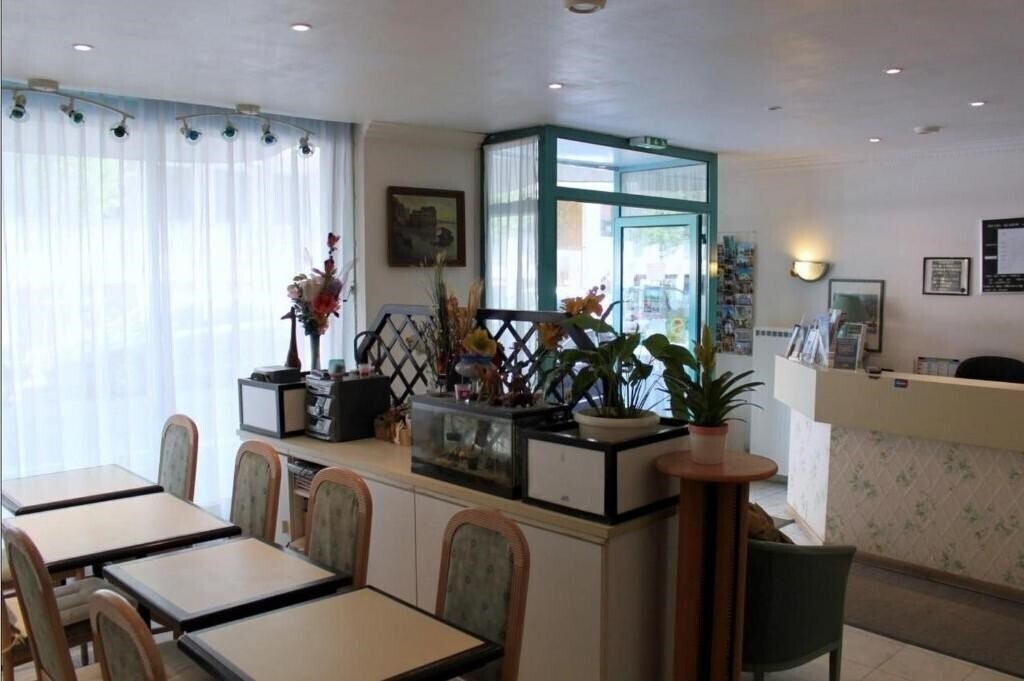 Отель Aladin Hotel 2*