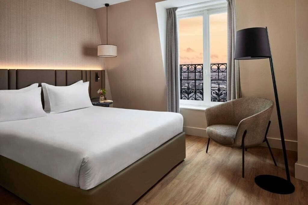 Отель NH Paris Gare de l'Est (ex. Holiday Inn Gare de l'Est) 4*