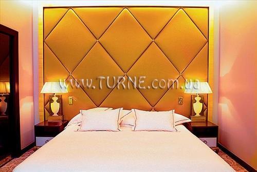 Отель Hotel Fouquet's Barriere 5*