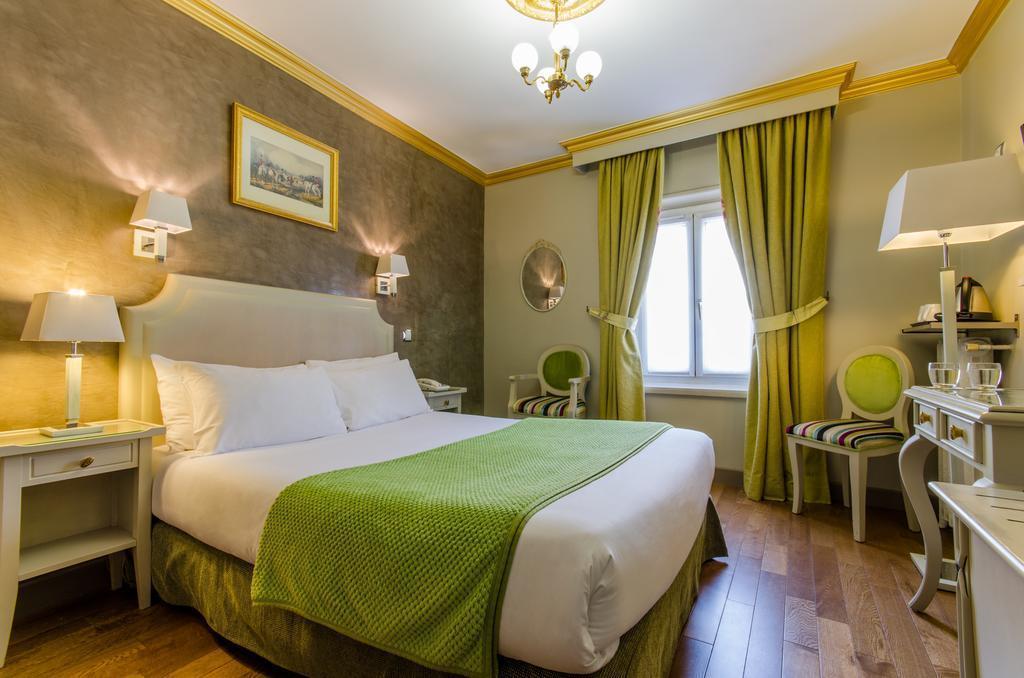Отель Golden Hotel Paris 3*