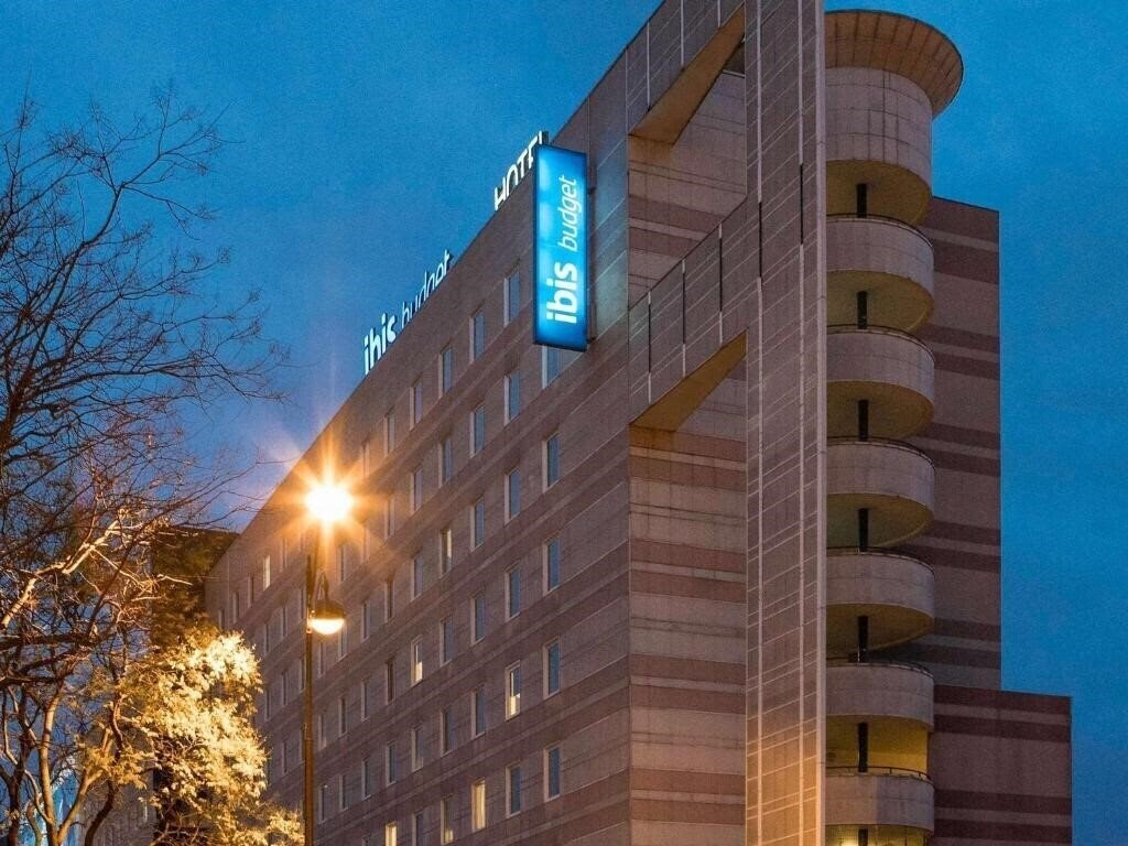 Отель Ibis Budget Paris Porte De Montmartre 1*
