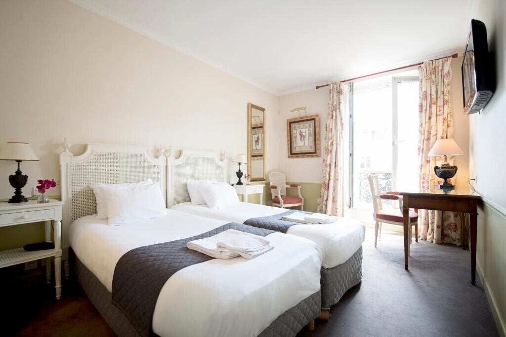 Картинка France Louvre 3*