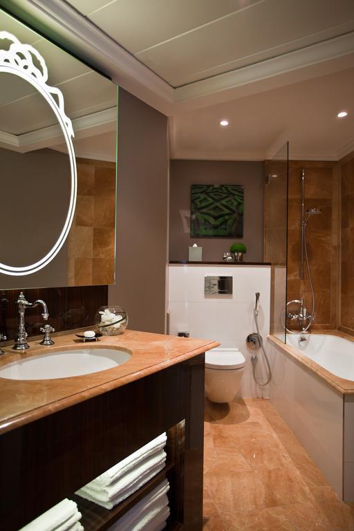 Изображение Renaissance Paris Hotel Le Parc Trocadero 5*