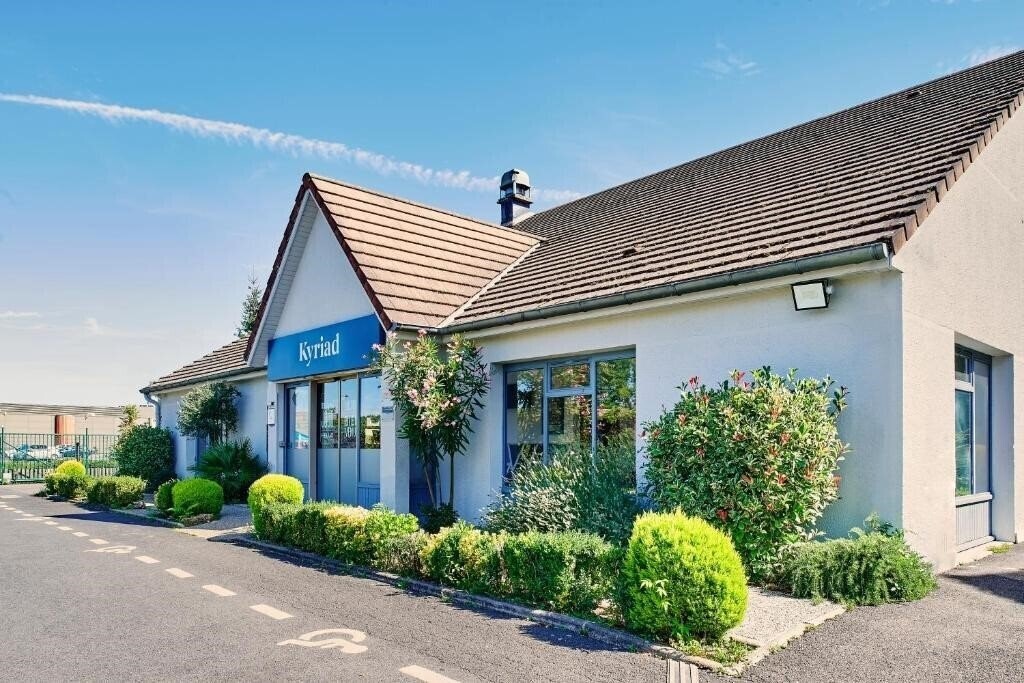 Картинка Campanile Brie Comte Robert 3*