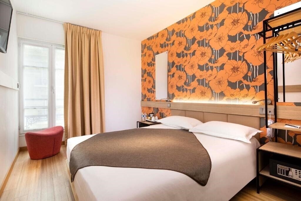 Отель Hotel Hor Les Lumieres 3*