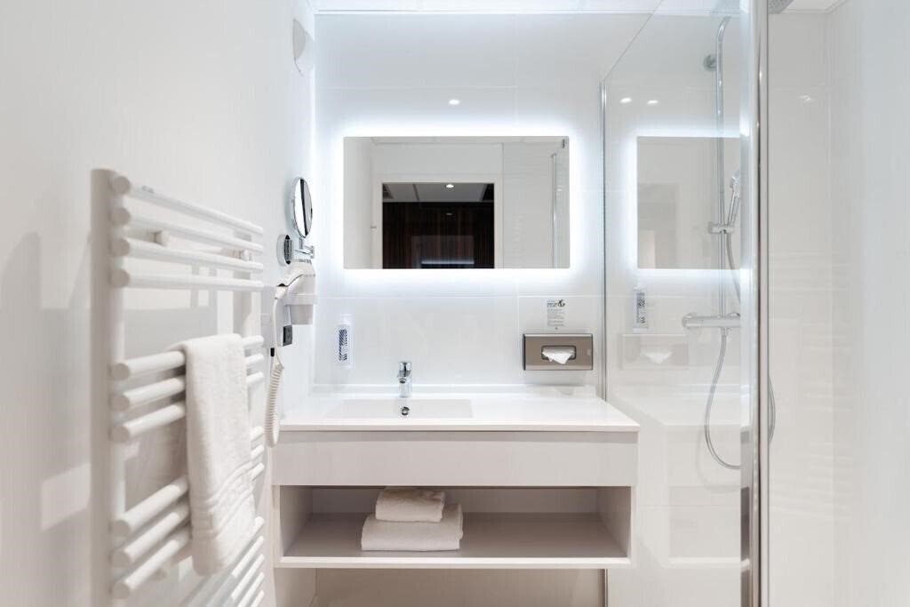 Фото Westotel Taverny Paris Val d'Oise 4*