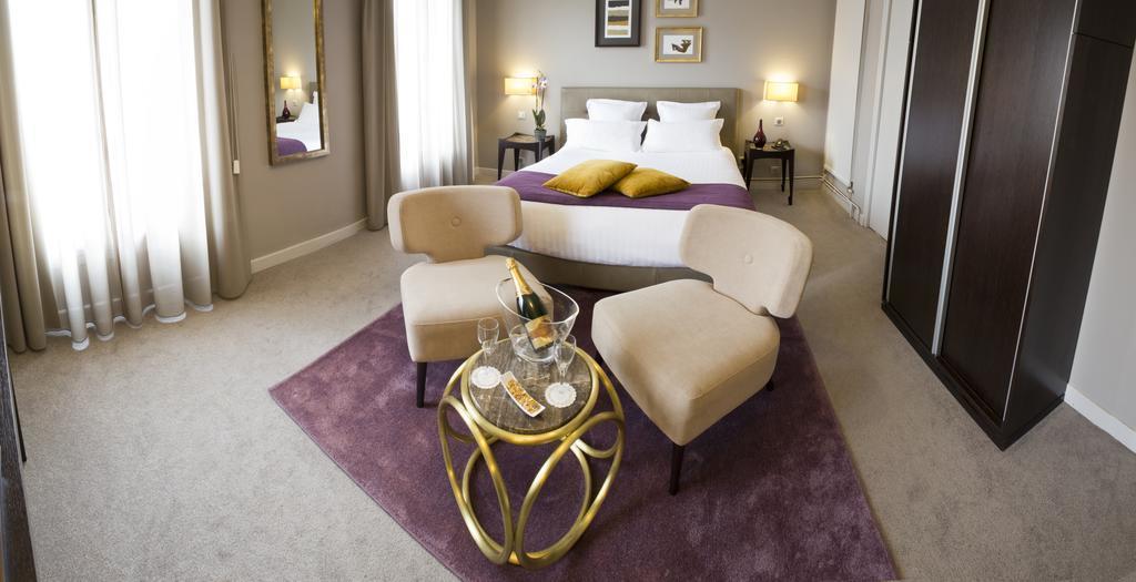 Отель Opera Frochot 3*