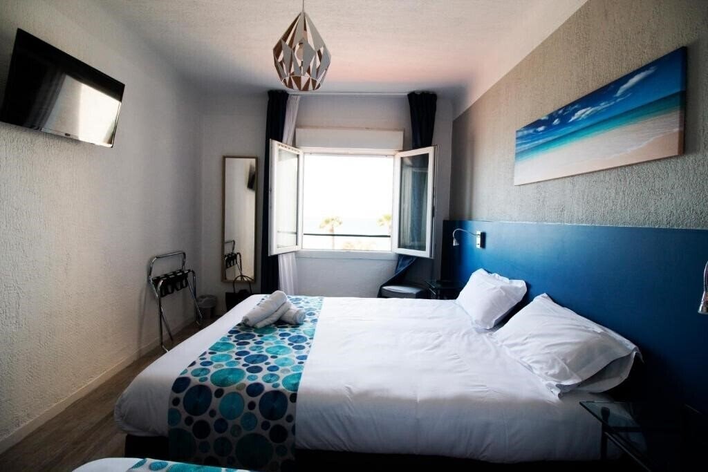 Отель Adonis Six Fours (ex. Bel Azur Hotel) 2*