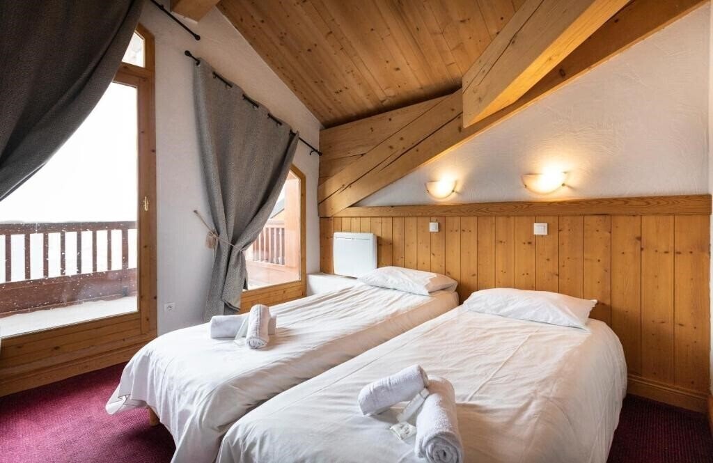 Отель Chalet Des Neiges Residence Plein Sud 4*