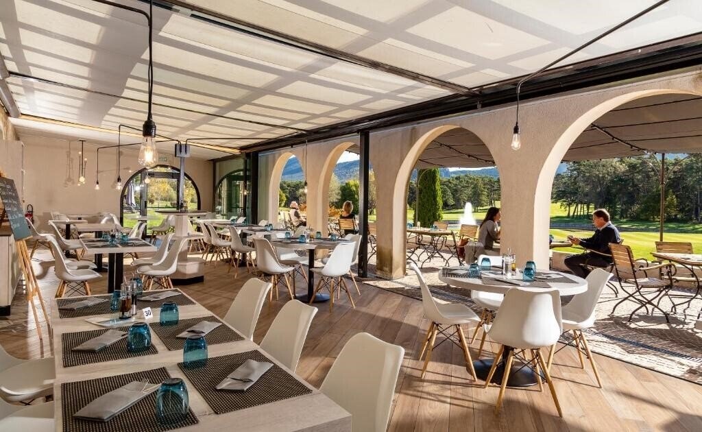 Фотография Chateau De Taulane 4*