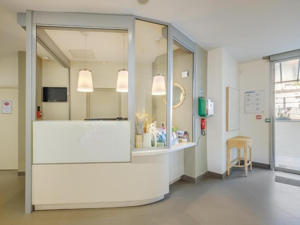 Картинка B&B Hotel Antibes Juan Les Pins (ex. B&B Hotel Antibes Juan-Les-Pins) 3*