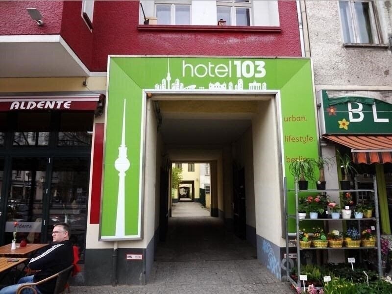 Отель Hotel 103 2*