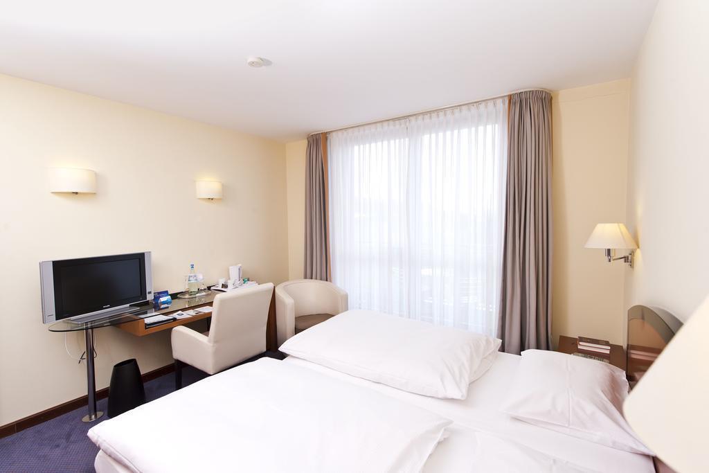 Отель Radisson Blu Park Hotel & Conference Centre 4*