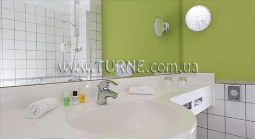 Отель Wyndham Garden Dusseldorf City Centre Konigsallee 4*