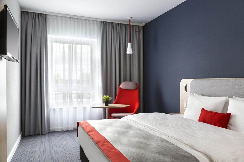 Отель Holiday Inn Express Duesseldorf - City North 3*