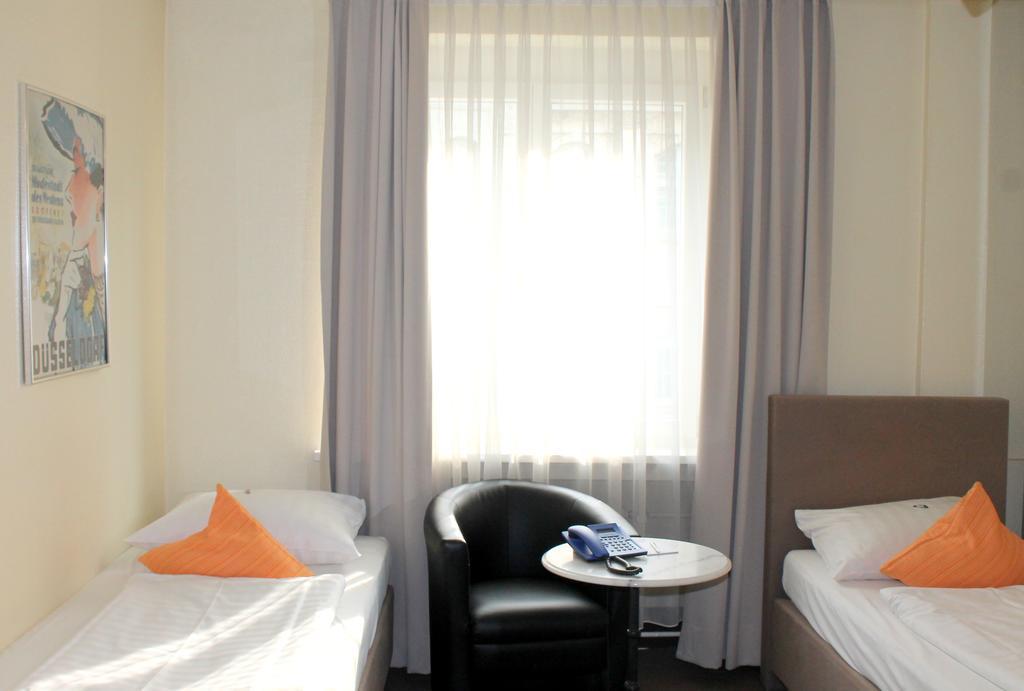 Изображение Monopol 3*