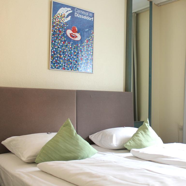 Картинка Monopol 3*