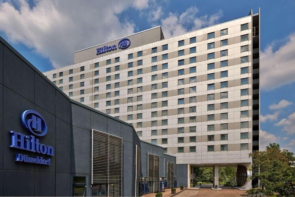 Отель Hilton Dusseldorf 5*