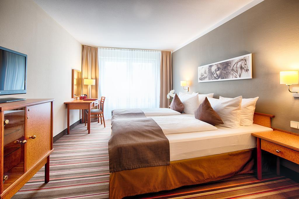 Отель Leonardo Inn Hotel Hamburg Airport 3*