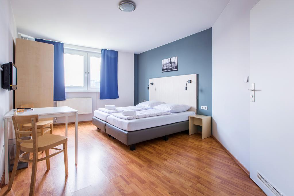 Отель A&O Hamburg Hauptbahnhof 2*