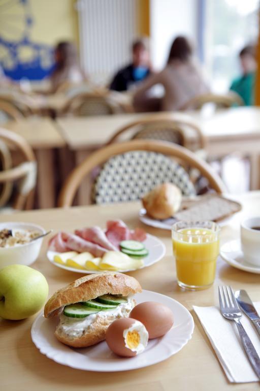 Изображение A&O Hamburg Hauptbahnhof 2*