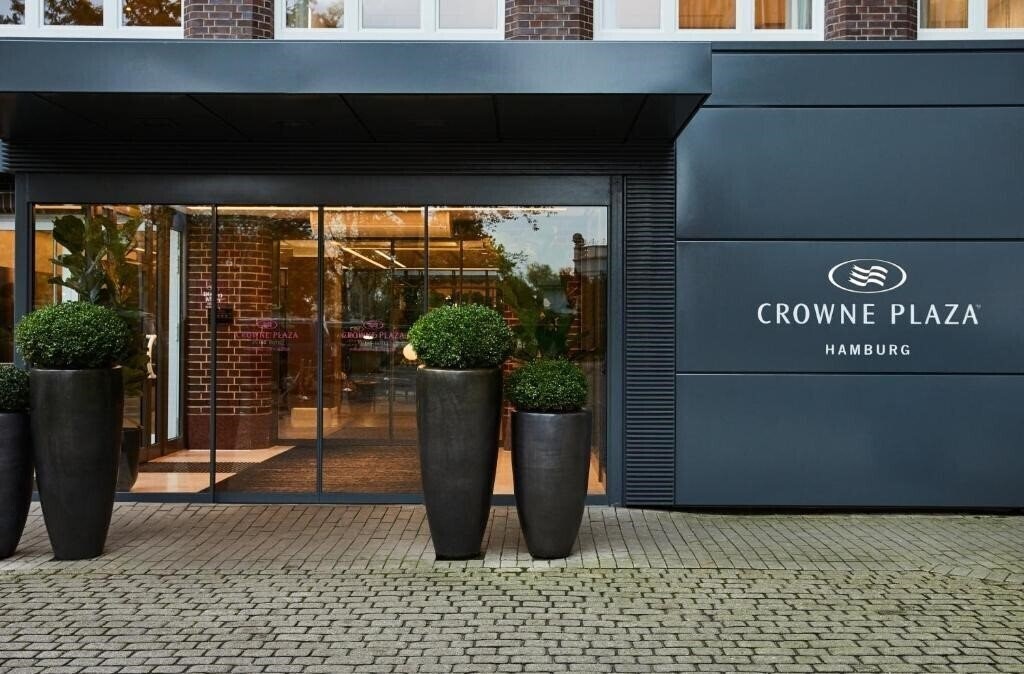 Отель Crowne Plaza Hamburg - City Alster 4*