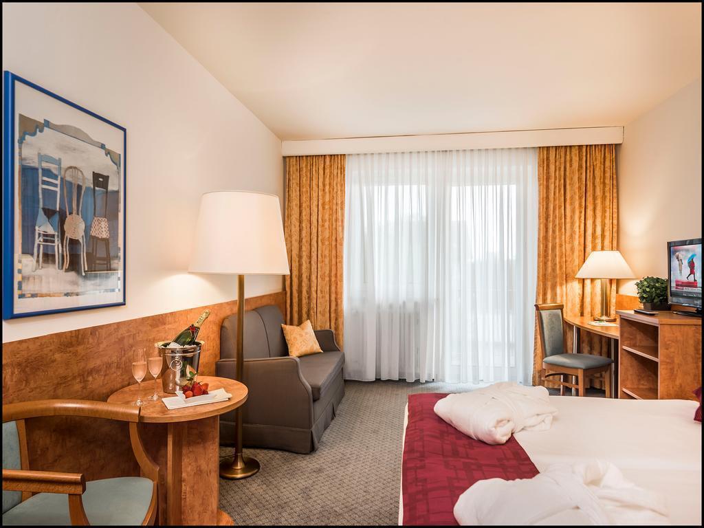 Фото Am Moosfeld 4*