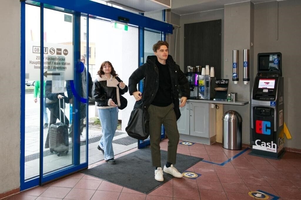 Картинка A & O Muenchen Hackerbruecke 2*