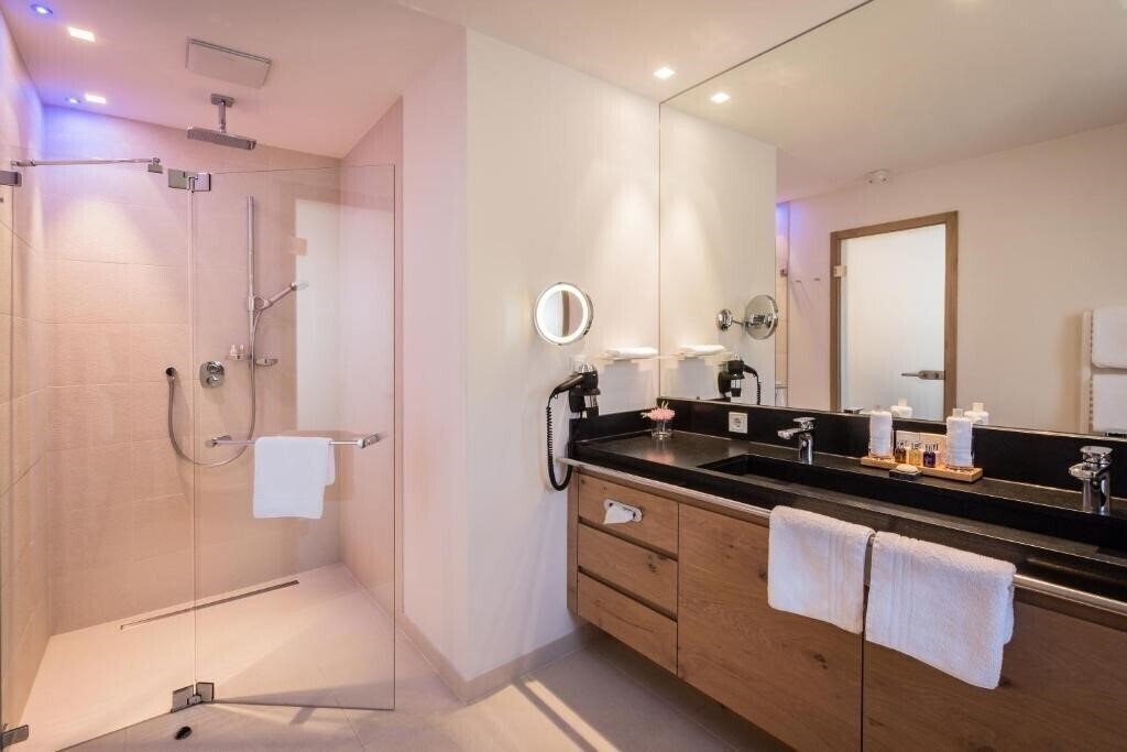 Фото Hotel Exquisit 4*