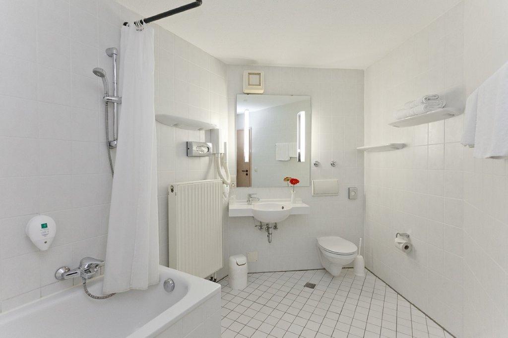 Отель Azimut Hotel Nuremberg 3*