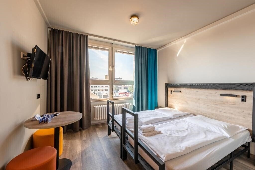 Отель A & O Stuttgart City 1*