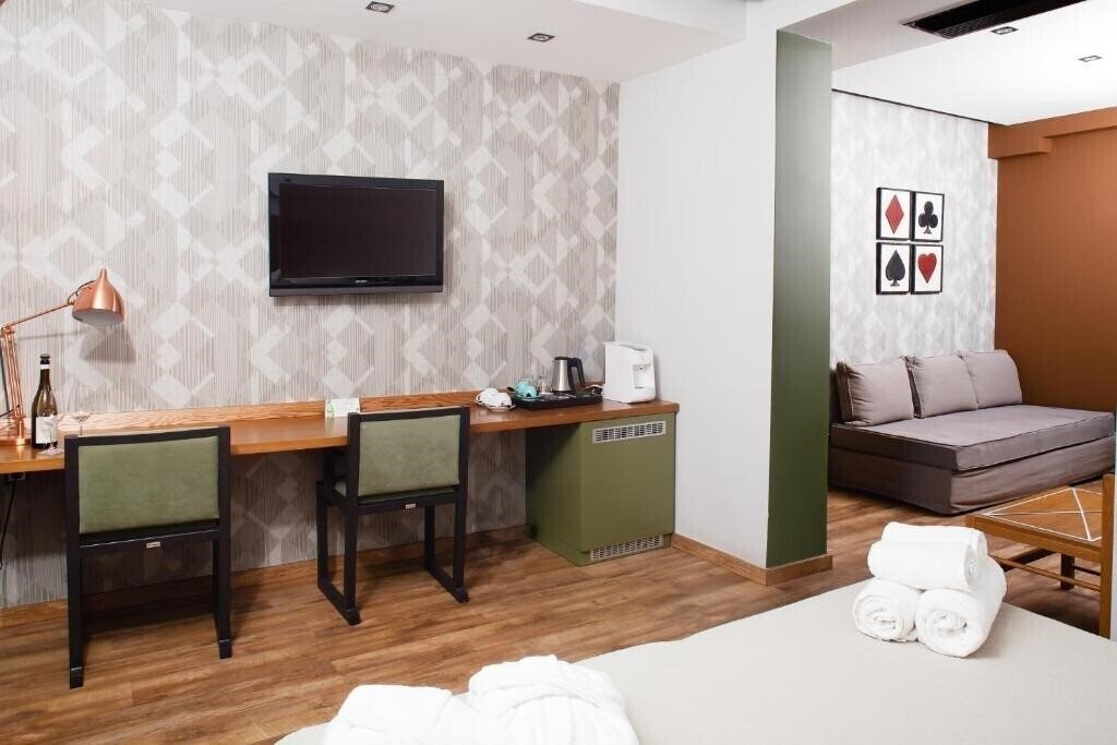 Картинка A For Athens 4*