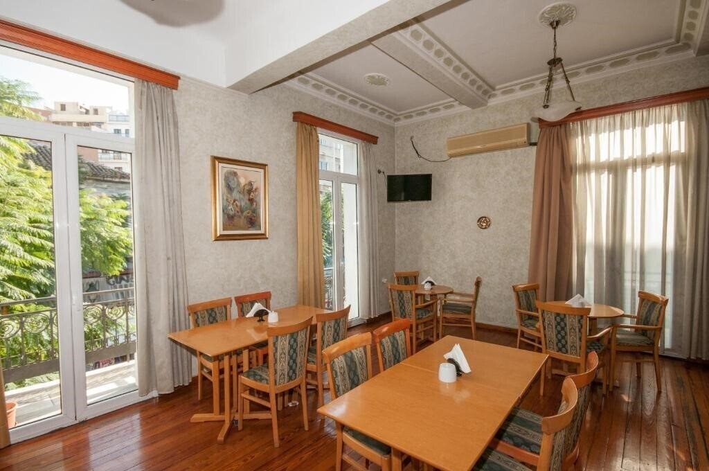 Фотография Cecil Hotel 2*