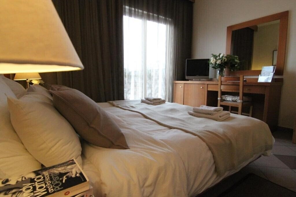 Отель Achillion 3*