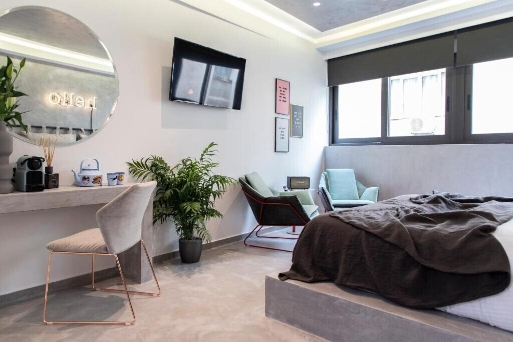 Фото 14 Reasons Why 3*