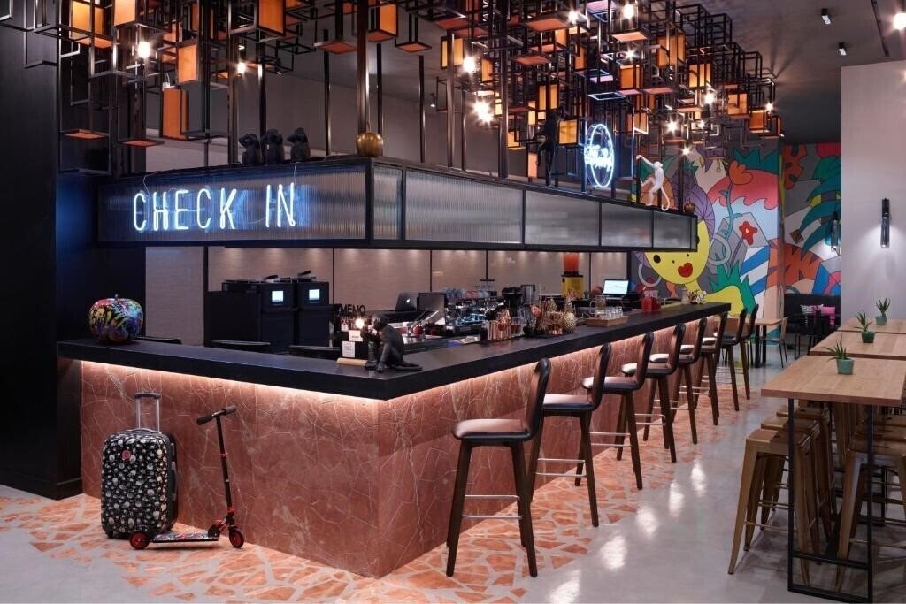 Отель Moxy Athens City 4*