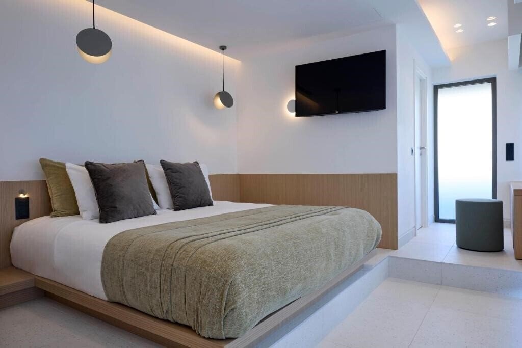 Отель Twinn Downtown Piraeus 3*