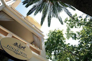 Отель The Kefalari Suites 4*