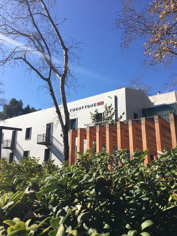 Отель Twentyone Hotel 4*