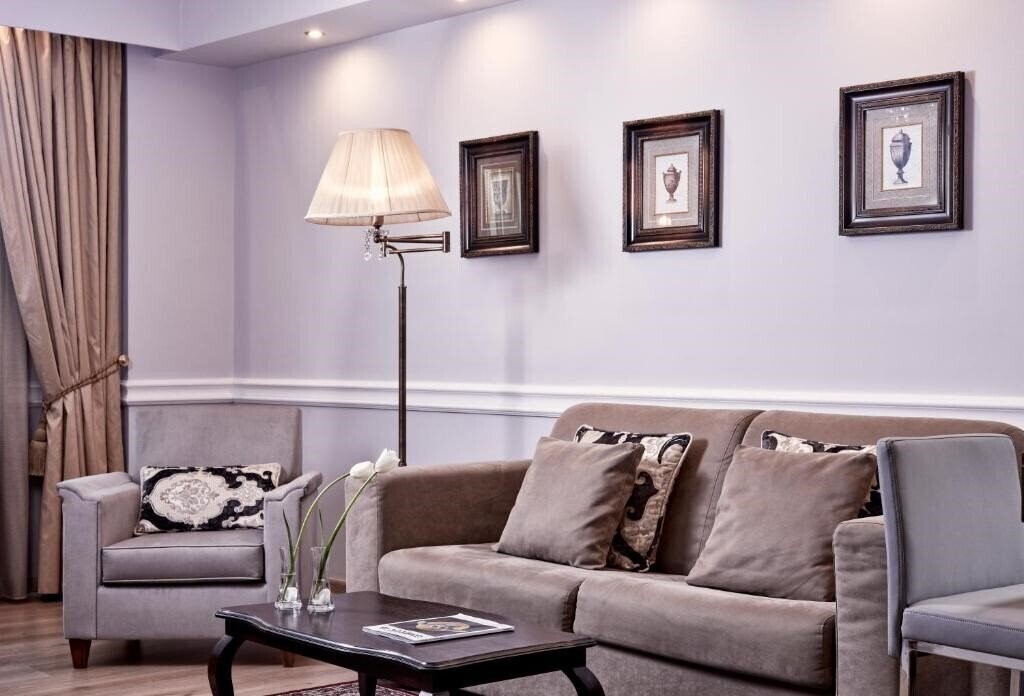 Отель Ava Hotel & Suites 4*