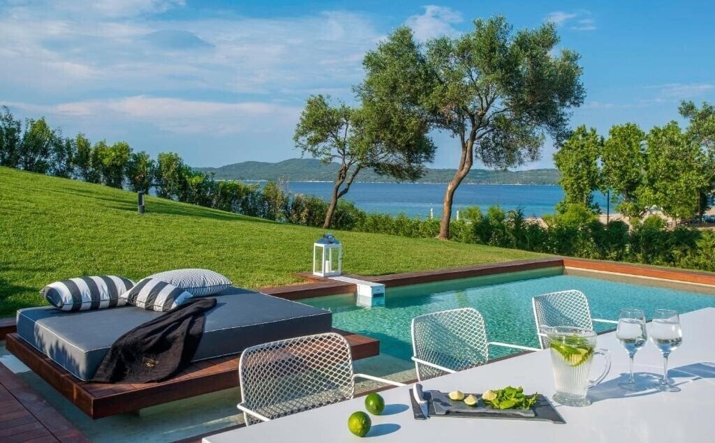 Отель Avaton Luxury Resort & SPA 5*